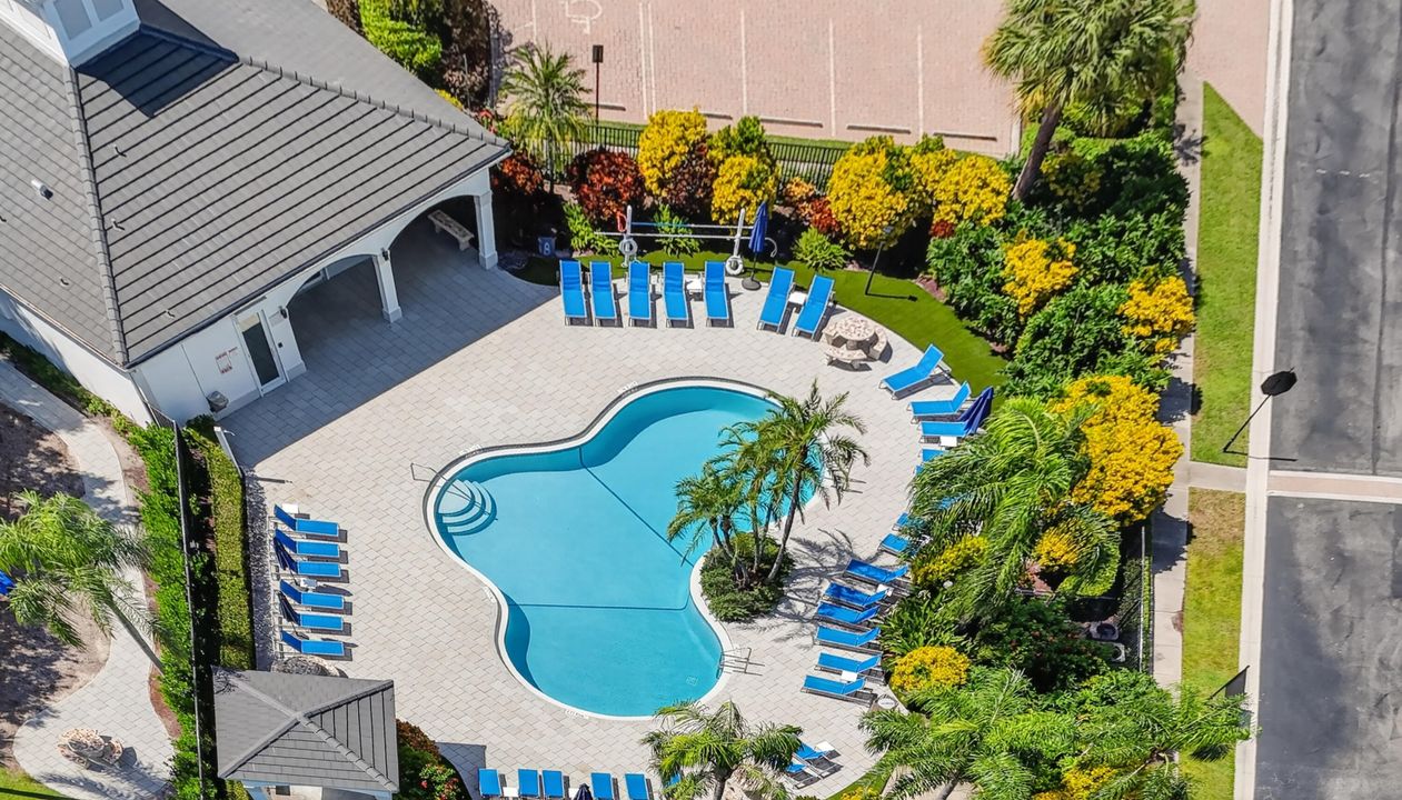 合同活跃: $675,000 (3 贝兹, 2 浴室, 1795 平方英尺)