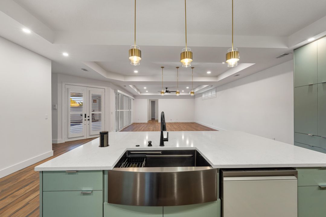 出租: $4,100 (3 贝兹, 3 浴室, 2358 平方英尺)