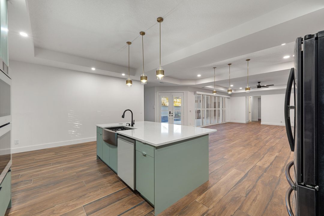 出租: $4,100 (3 贝兹, 3 浴室, 2358 平方英尺)