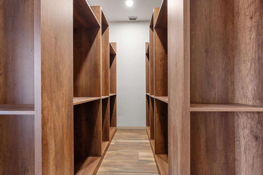 出租: $4,100 (3 贝兹, 3 浴室, 2358 平方英尺)