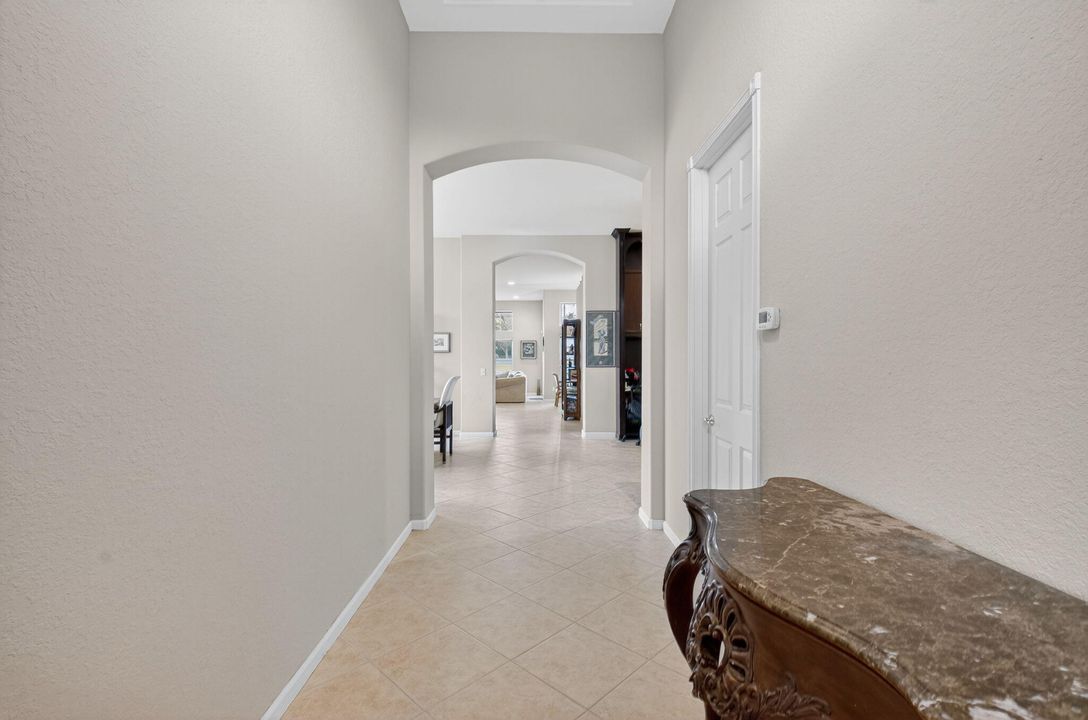 Под контрактом: $640,000 (3 спален, 2 ванн, 2237 Квадратных фут)