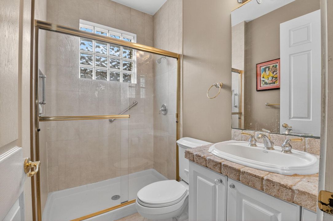 Под контрактом: $640,000 (3 спален, 2 ванн, 2237 Квадратных фут)