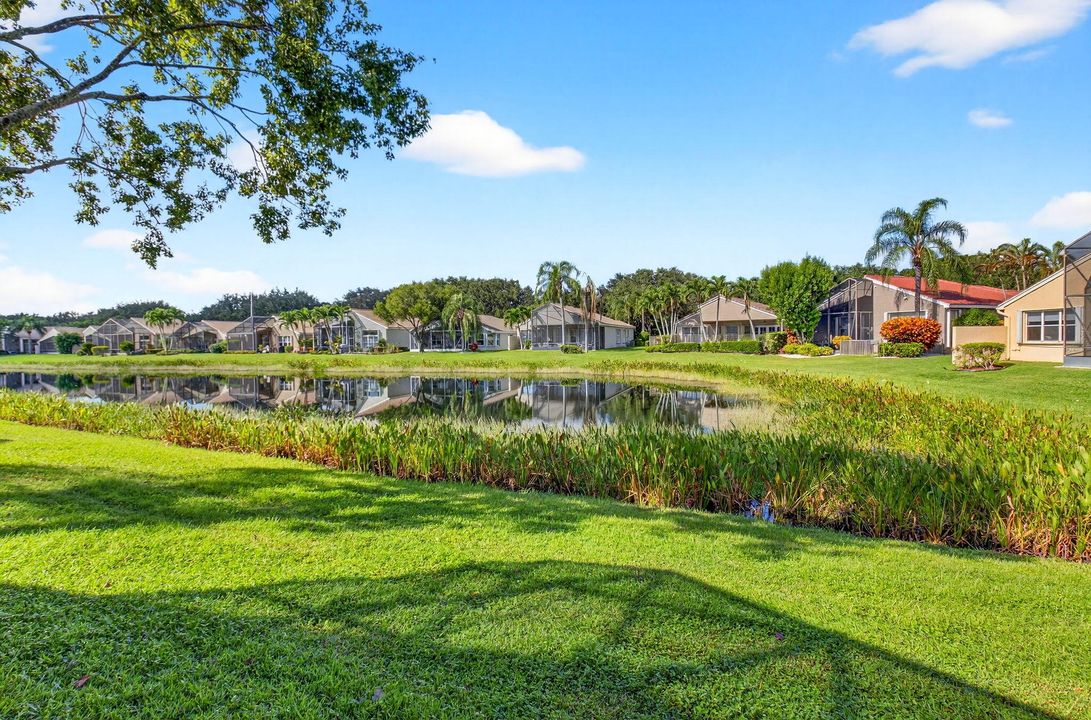 Под контрактом: $640,000 (3 спален, 2 ванн, 2237 Квадратных фут)