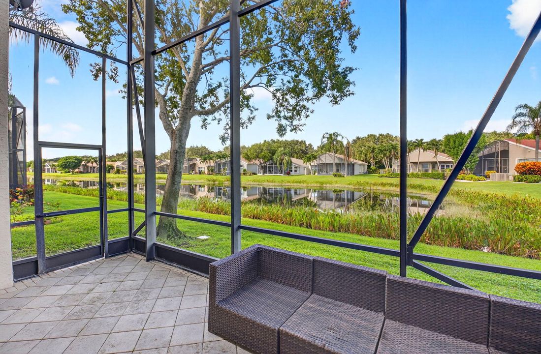 Под контрактом: $640,000 (3 спален, 2 ванн, 2237 Квадратных фут)