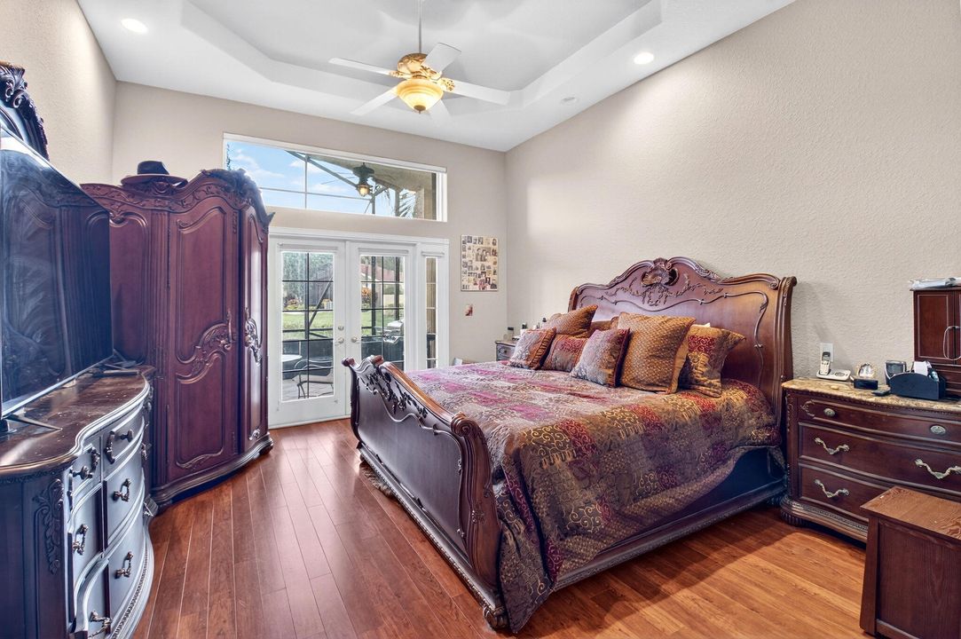 Под контрактом: $640,000 (3 спален, 2 ванн, 2237 Квадратных фут)