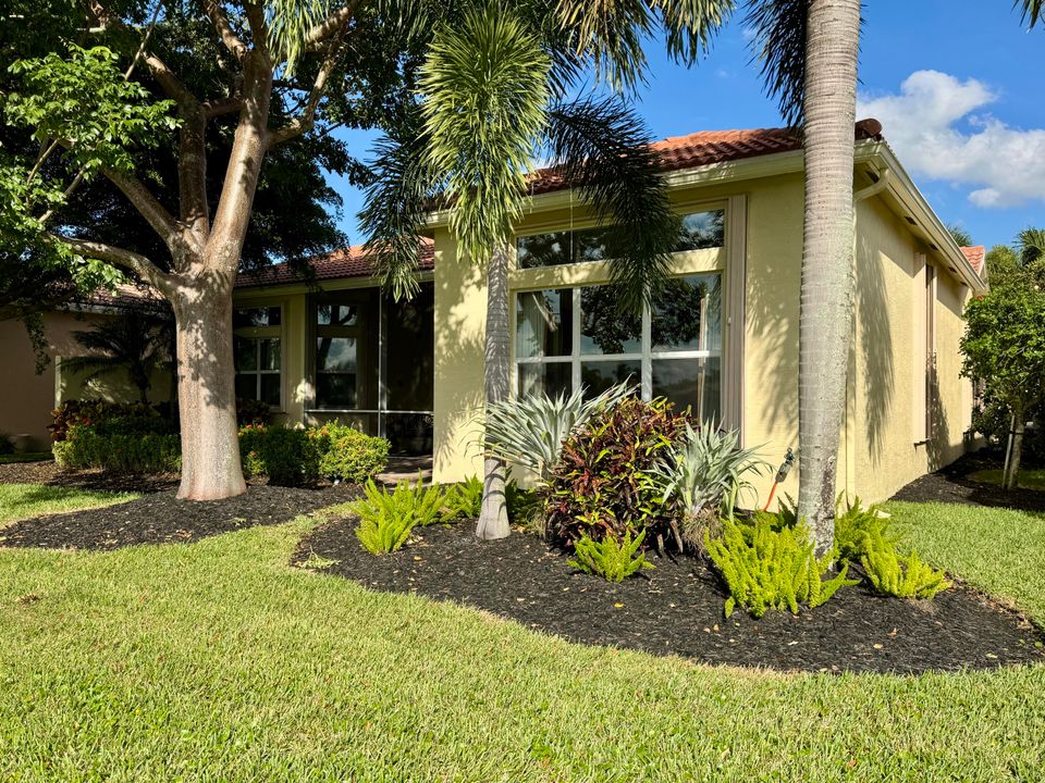 Activo con contrato: $799,000 (4 camas, 2 baños, 2678 Pies cuadrados)