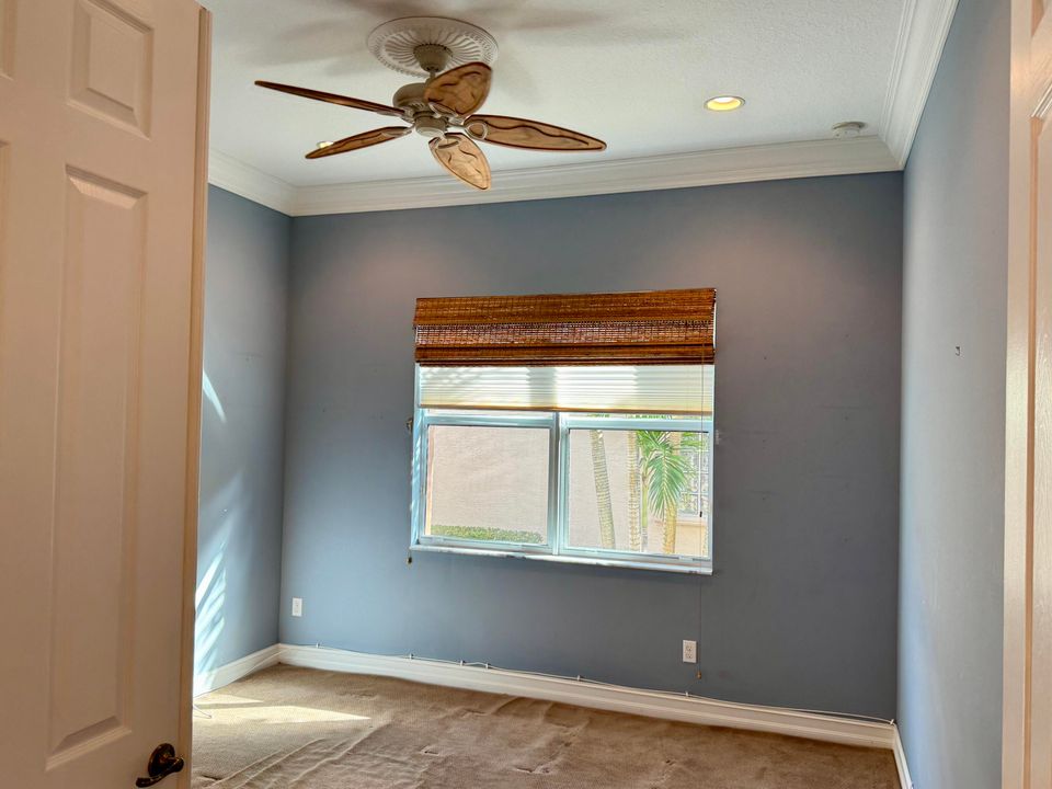 Activo con contrato: $799,000 (4 camas, 2 baños, 2678 Pies cuadrados)