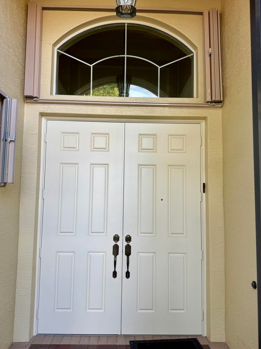 Activo con contrato: $799,000 (4 camas, 2 baños, 2678 Pies cuadrados)