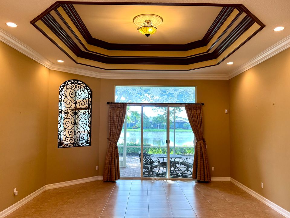 Activo con contrato: $799,000 (4 camas, 2 baños, 2678 Pies cuadrados)