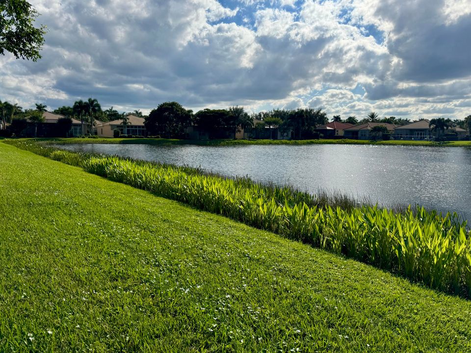 Activo con contrato: $799,000 (4 camas, 2 baños, 2678 Pies cuadrados)