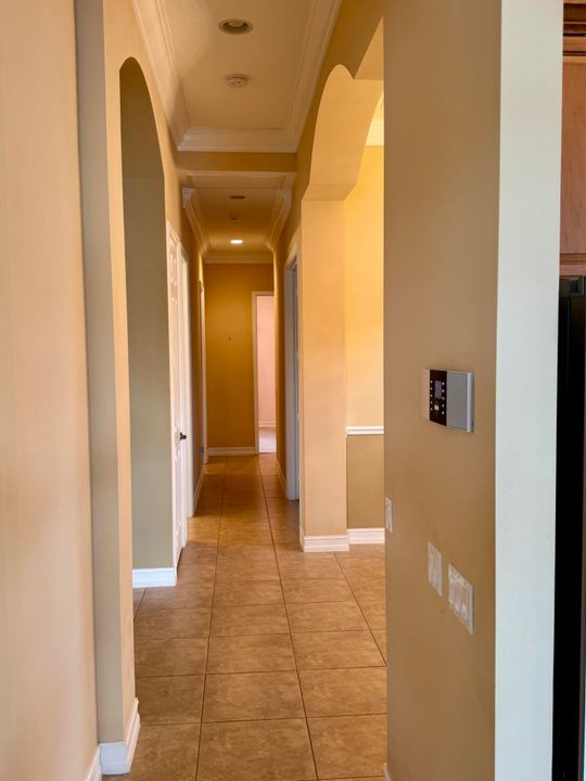 Activo con contrato: $799,000 (4 camas, 2 baños, 2678 Pies cuadrados)