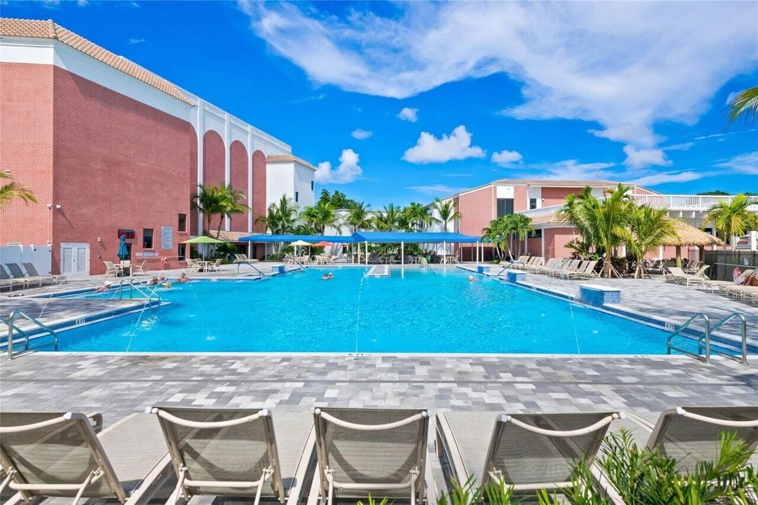 Active With Contract: $264,900 (2 beds, 2 baths, 1000 Square Feet)