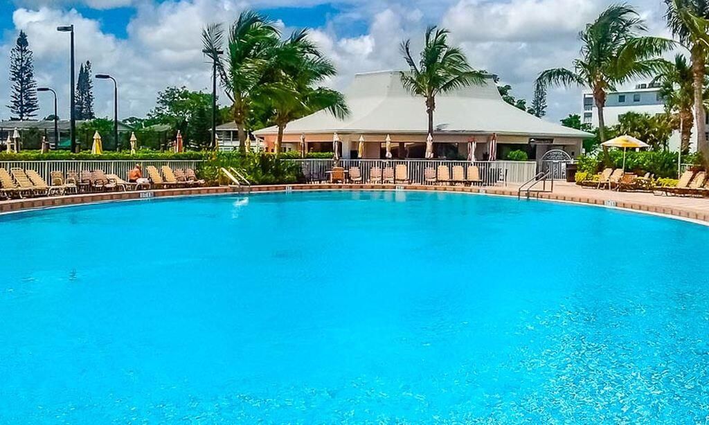 Active With Contract: $264,900 (2 beds, 2 baths, 1000 Square Feet)