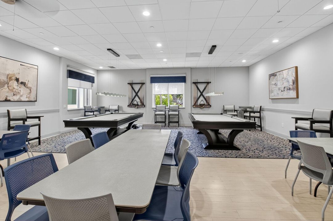 Под контрактом: $640,000 (3 спален, 2 ванн, 2237 Квадратных фут)