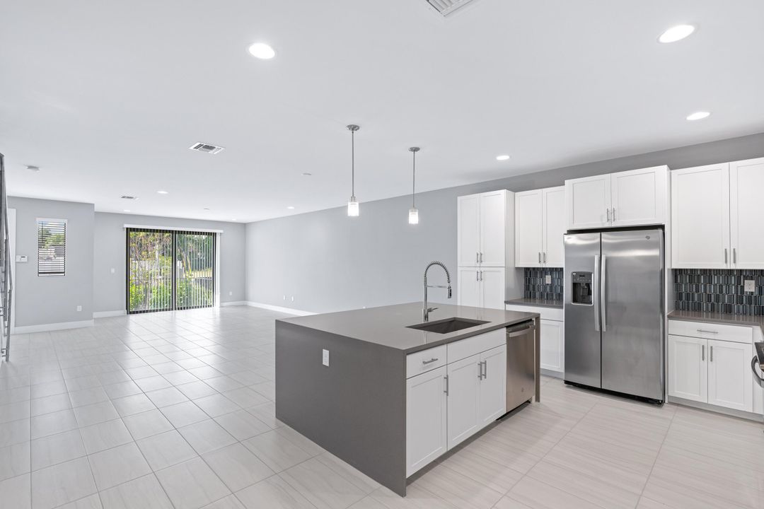 For Sale: $975,000 (3 beds, 3 baths, 2262 Square Feet)