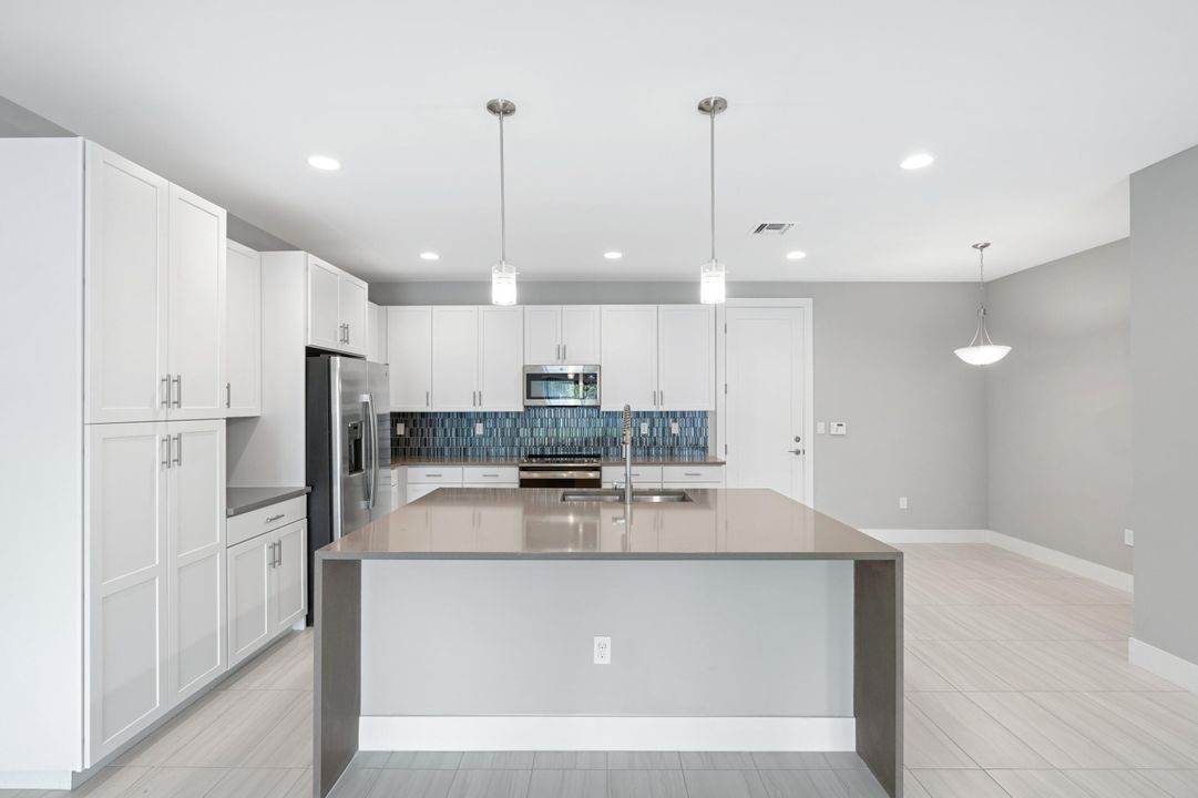 For Sale: $975,000 (3 beds, 3 baths, 2262 Square Feet)