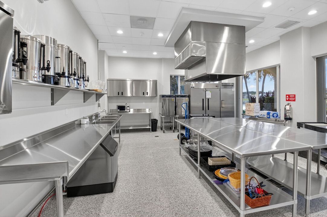 Под контрактом: $640,000 (3 спален, 2 ванн, 2237 Квадратных фут)