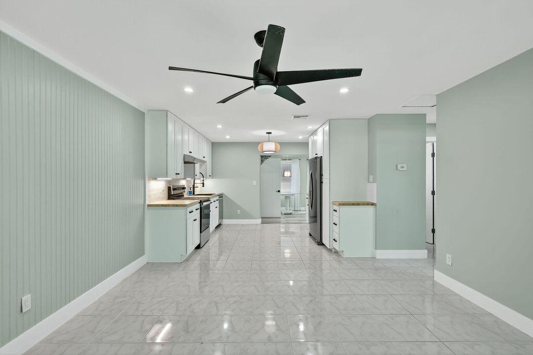 待售: $398,000 (2 贝兹, 1 浴室, 1073 平方英尺)