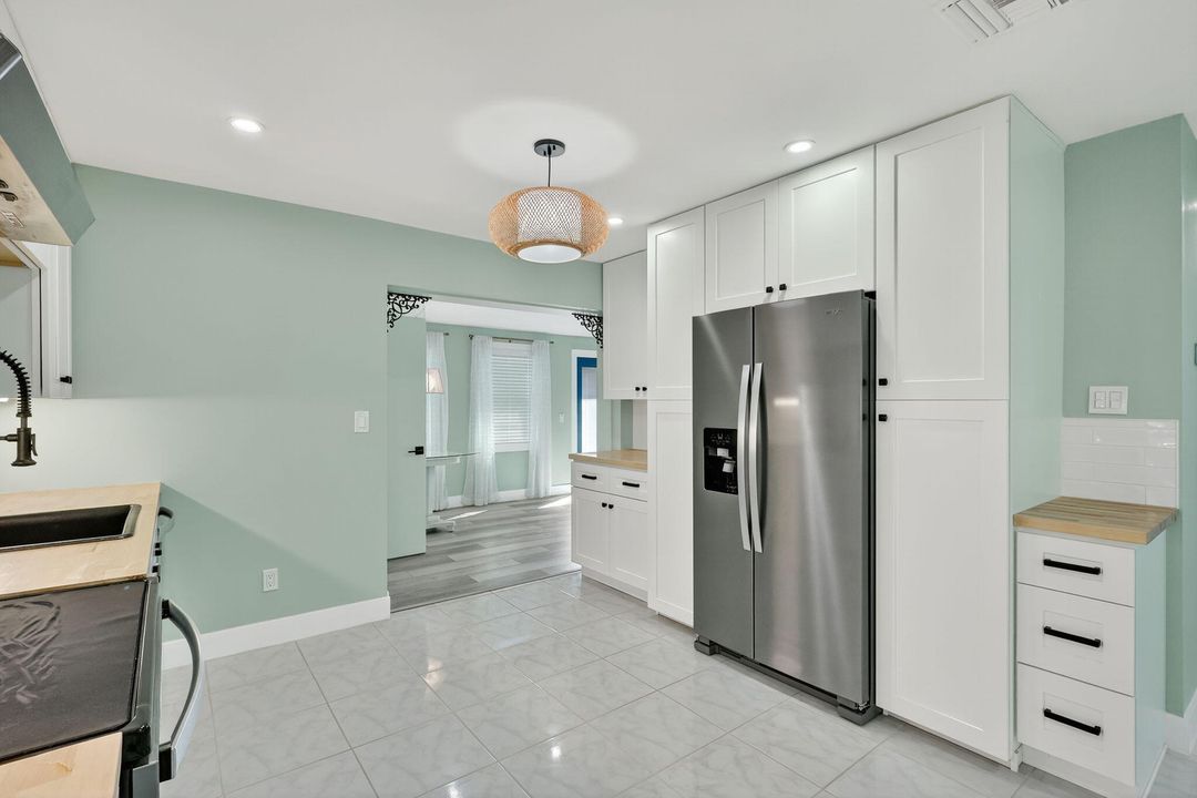 待售: $398,000 (2 贝兹, 1 浴室, 1073 平方英尺)