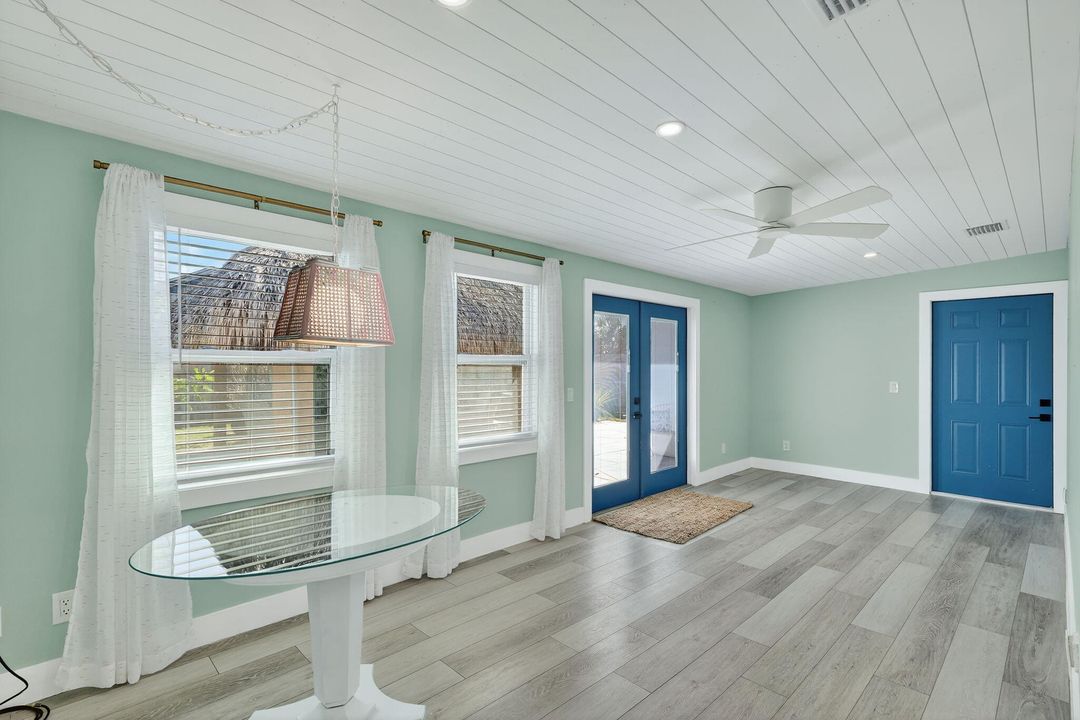 待售: $398,000 (2 贝兹, 1 浴室, 1073 平方英尺)