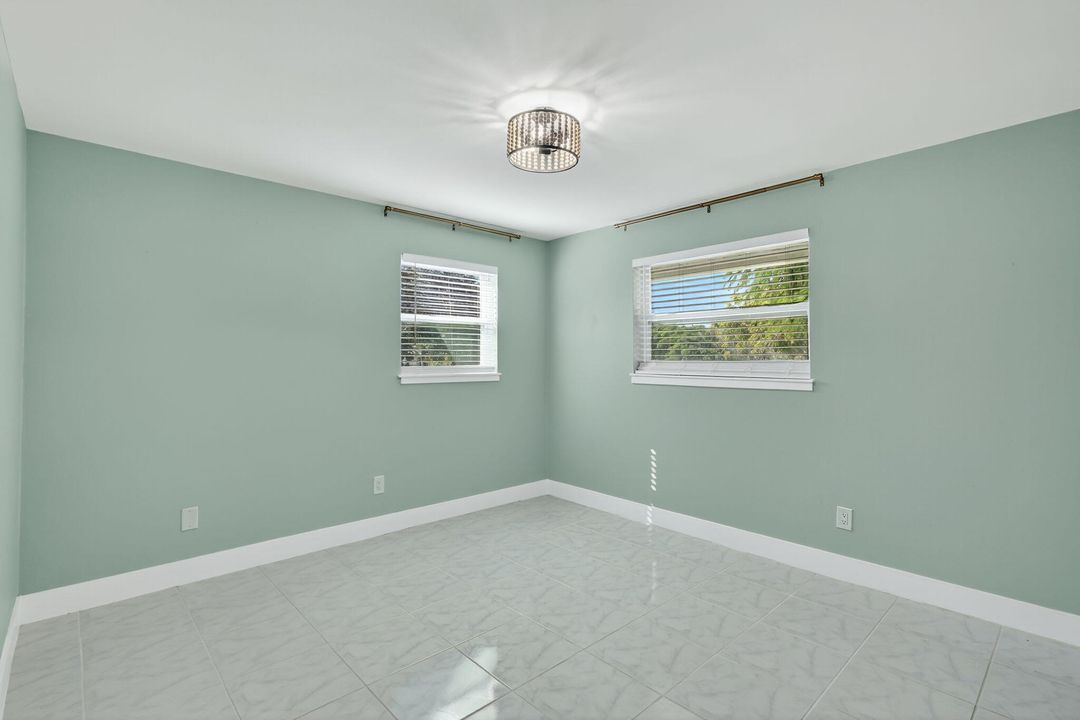 待售: $398,000 (2 贝兹, 1 浴室, 1073 平方英尺)