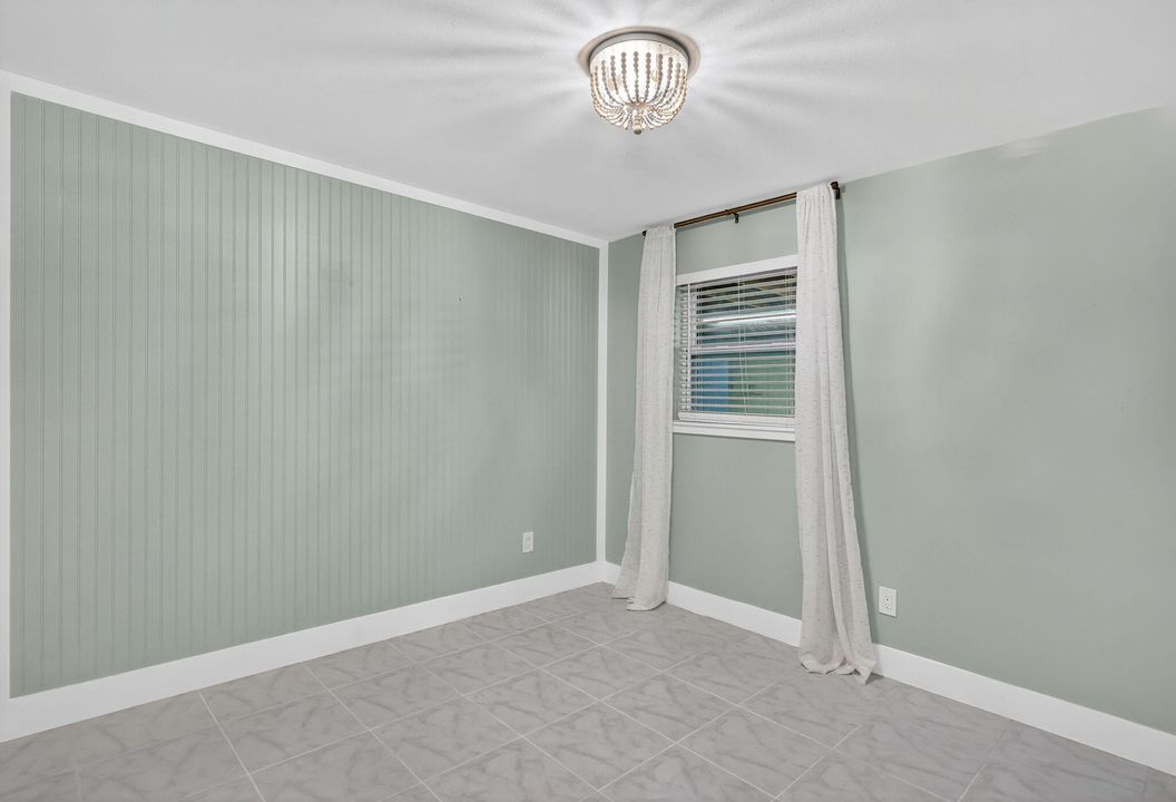 待售: $398,000 (2 贝兹, 1 浴室, 1073 平方英尺)