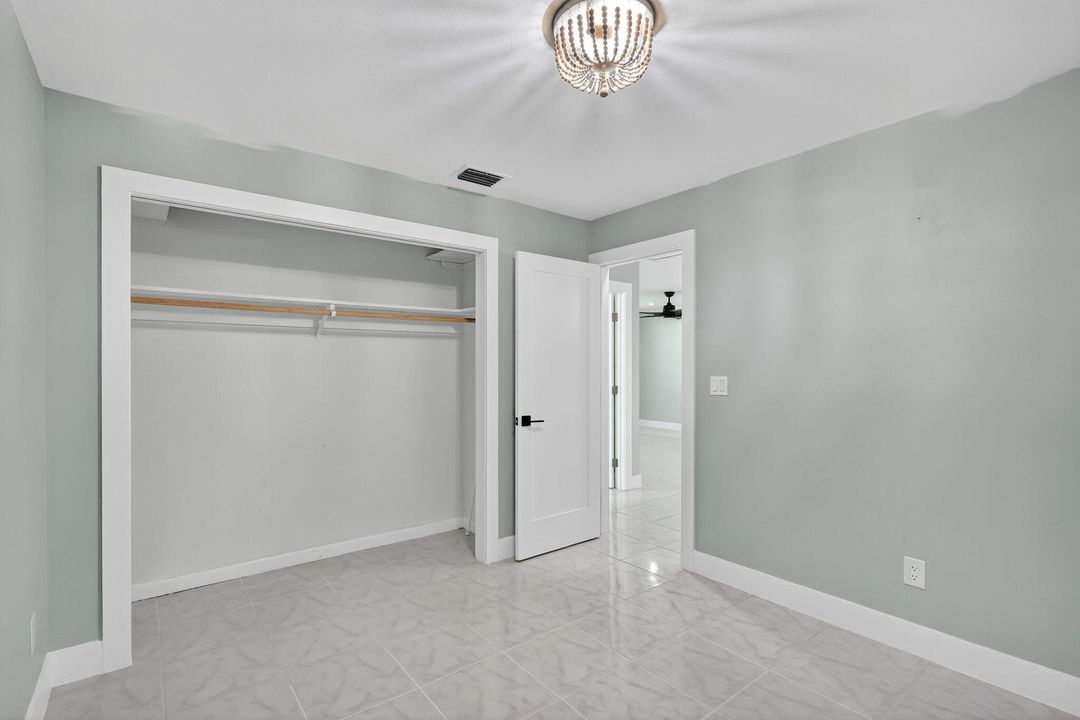 待售: $398,000 (2 贝兹, 1 浴室, 1073 平方英尺)