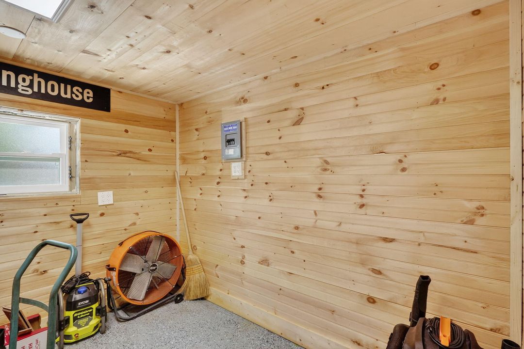 待售: $398,000 (2 贝兹, 1 浴室, 1073 平方英尺)