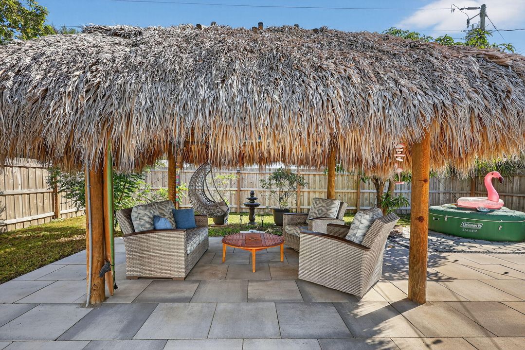 待售: $398,000 (2 贝兹, 1 浴室, 1073 平方英尺)