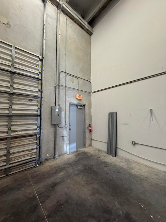 For Sale: $2,650 (0 beds, 0 baths, 1306 Square Feet)