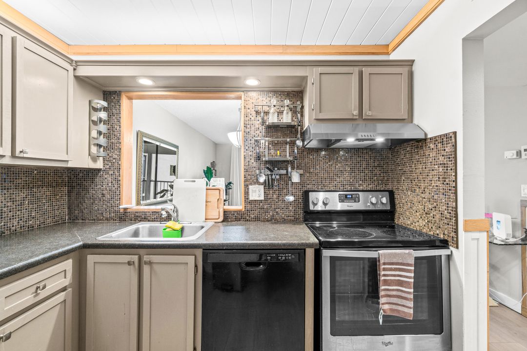 待售: $169,000 (1 贝兹, 1 浴室, 680 平方英尺)