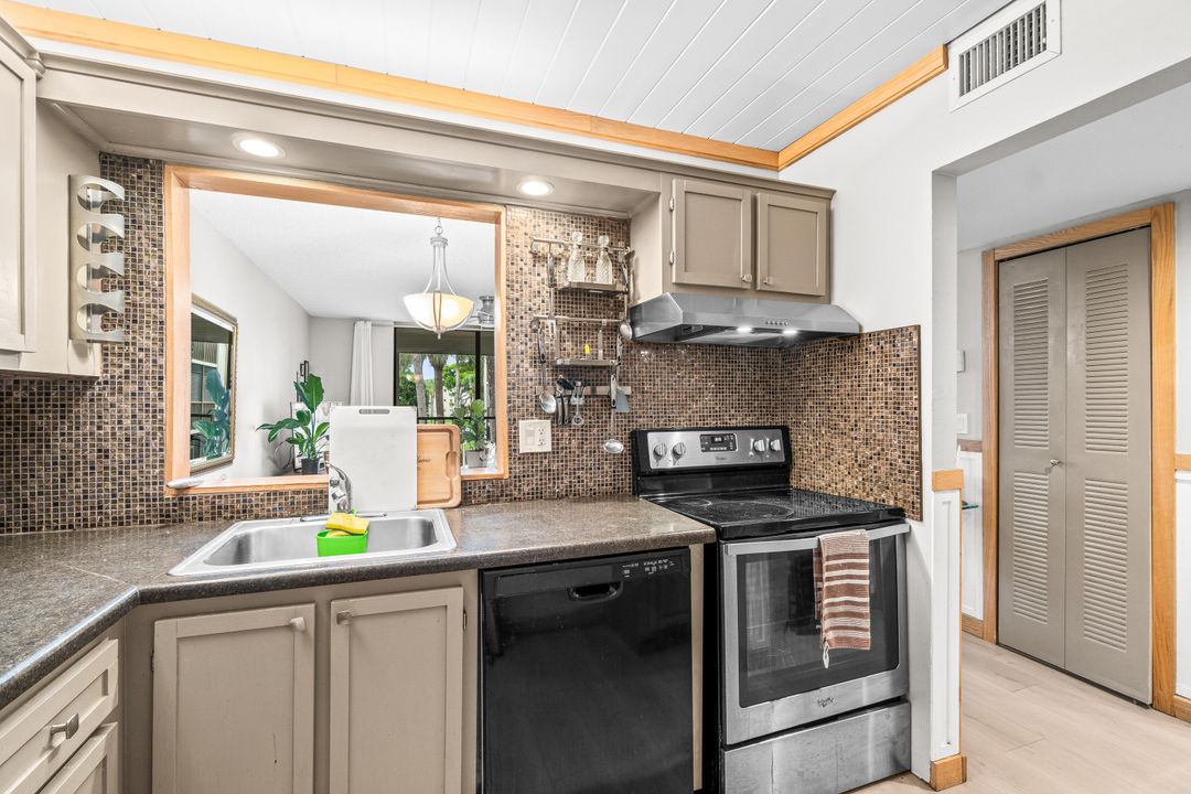 待售: $169,000 (1 贝兹, 1 浴室, 680 平方英尺)