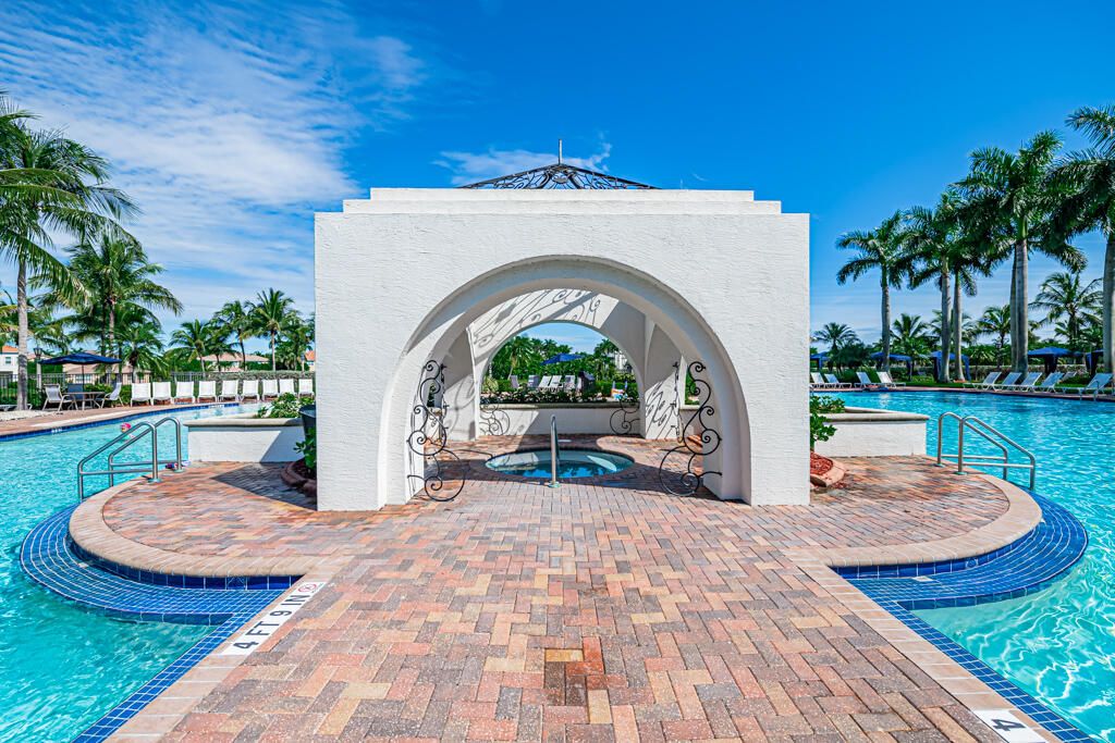 For Sale: $995,000 (3 beds, 3 baths, 3158 Square Feet)