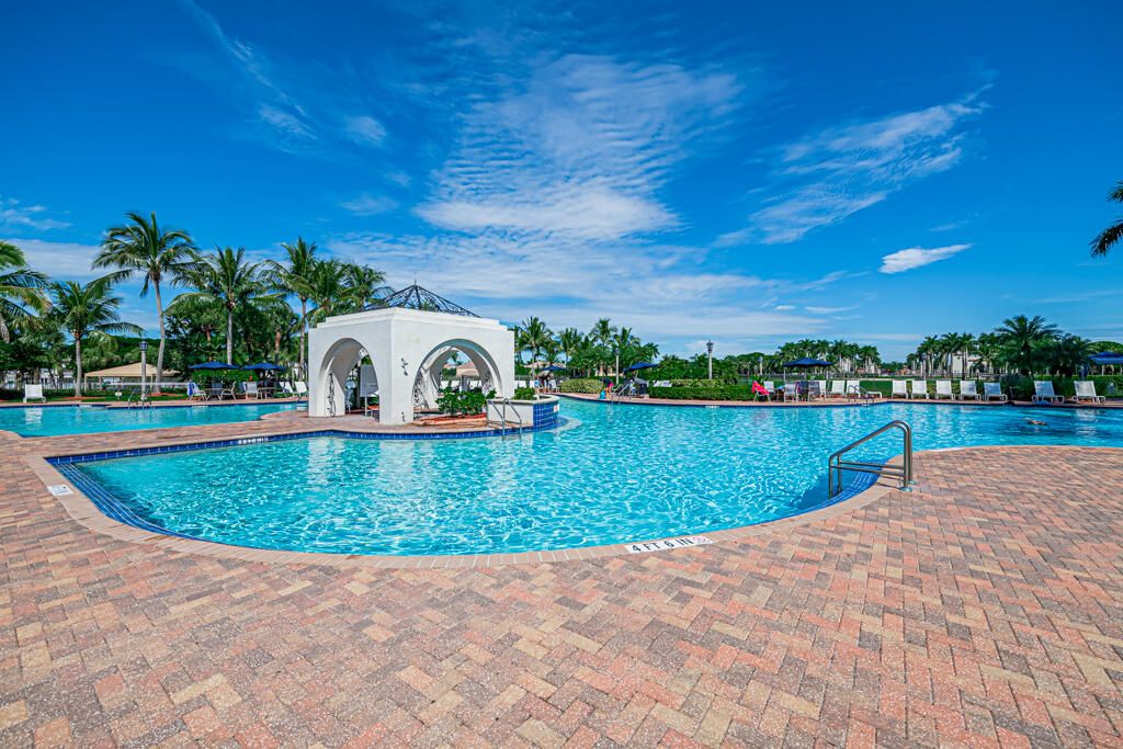 For Sale: $995,000 (3 beds, 3 baths, 3158 Square Feet)