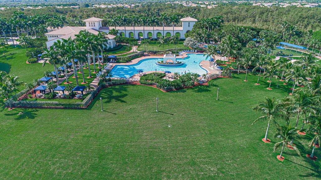 For Sale: $995,000 (3 beds, 3 baths, 3158 Square Feet)