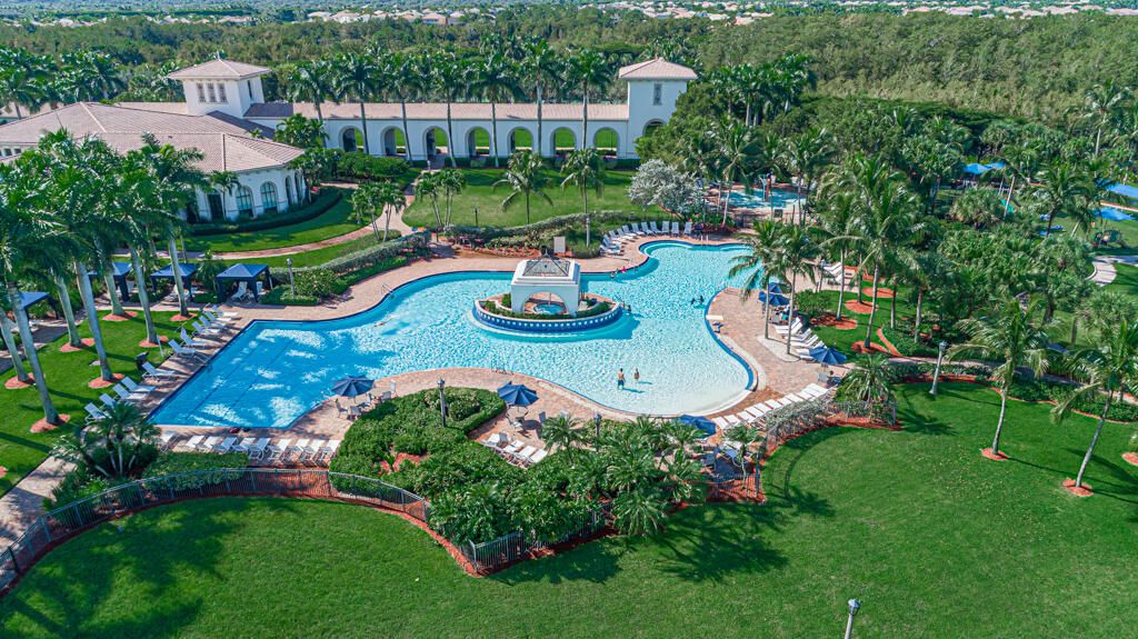 For Sale: $995,000 (3 beds, 3 baths, 3158 Square Feet)