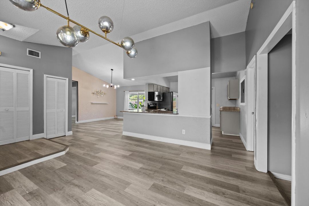 待售: $440,000 (3 贝兹, 2 浴室, 1684 平方英尺)