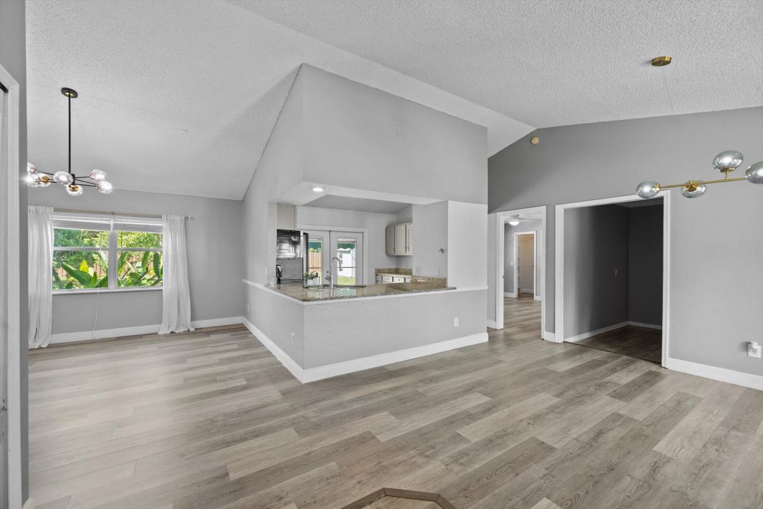 待售: $440,000 (3 贝兹, 2 浴室, 1684 平方英尺)