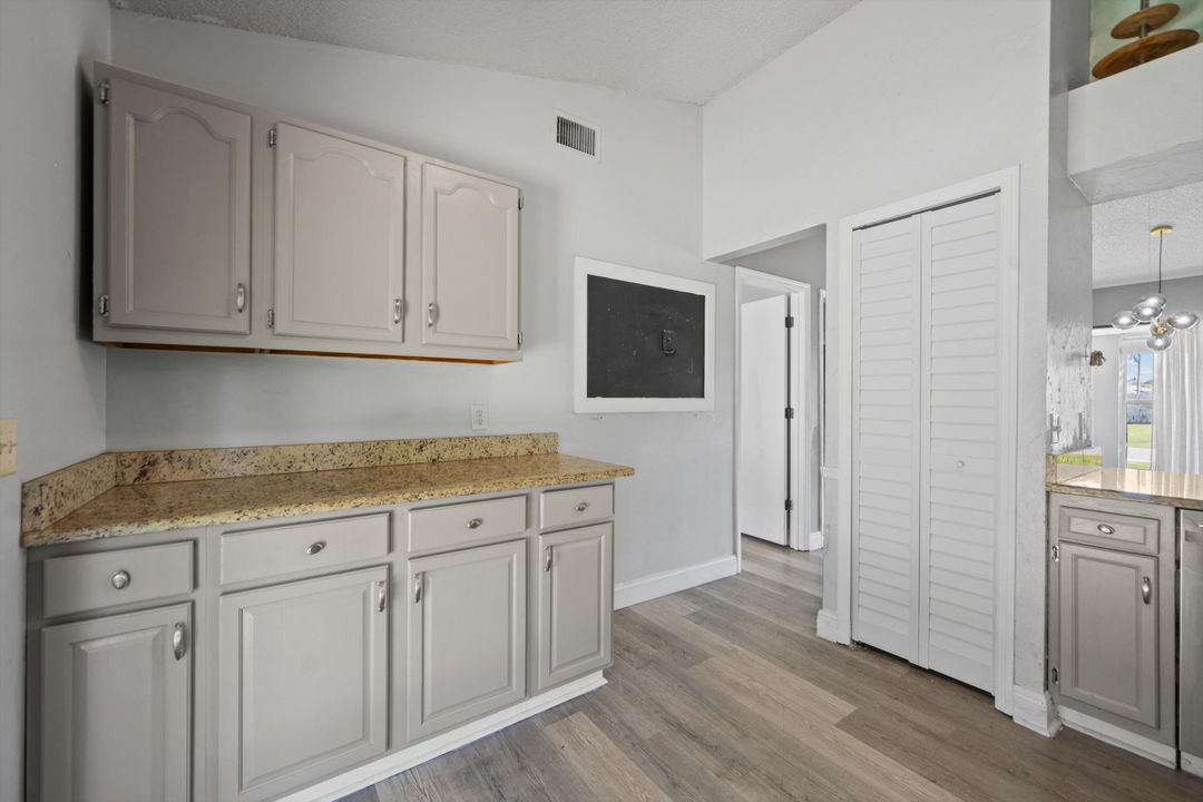 待售: $440,000 (3 贝兹, 2 浴室, 1684 平方英尺)