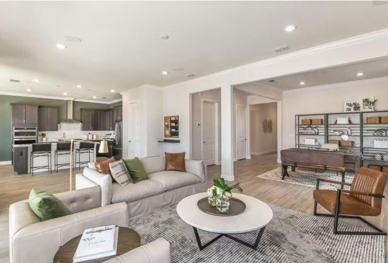 Active With Contract: $1,342,813 (5 beds, 4 baths, 3810 Square Feet)