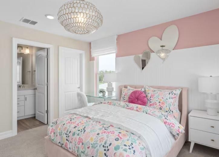 Active With Contract: $1,342,813 (5 beds, 4 baths, 3810 Square Feet)