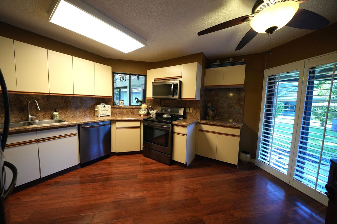 For Sale: $249,500 (3 beds, 2 baths, 1600 Square Feet)
