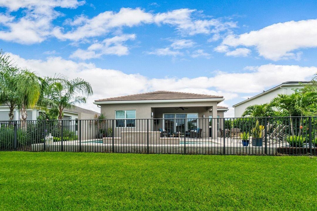 出租: $7,995 (3 贝兹, 3 浴室, 2157 平方英尺)