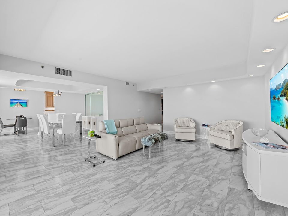 Под контрактом: $2,550,000 (2 спален, 2 ванн, 2050 Квадратных фут)