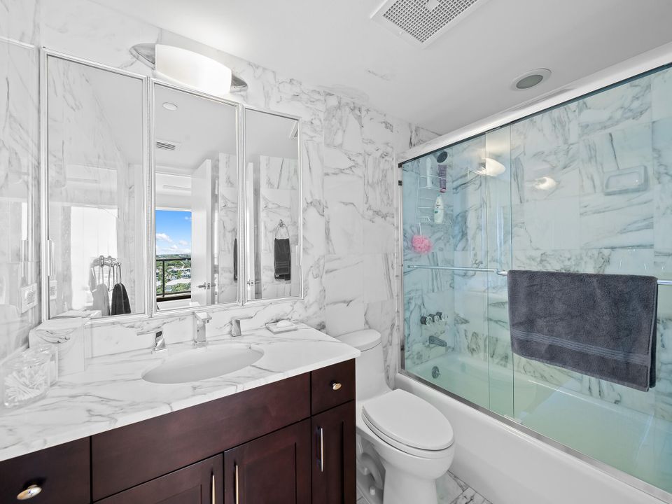 Под контрактом: $2,550,000 (2 спален, 2 ванн, 2050 Квадратных фут)