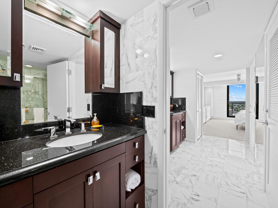 Под контрактом: $2,550,000 (2 спален, 2 ванн, 2050 Квадратных фут)