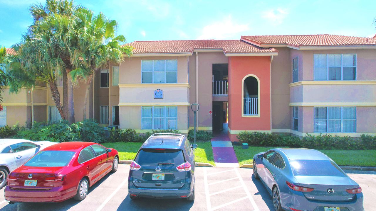 出租: $1,730 (1 贝兹, 1 浴室, 800 平方英尺)