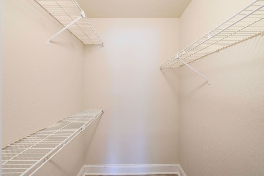 出租: $1,730 (1 贝兹, 1 浴室, 800 平方英尺)