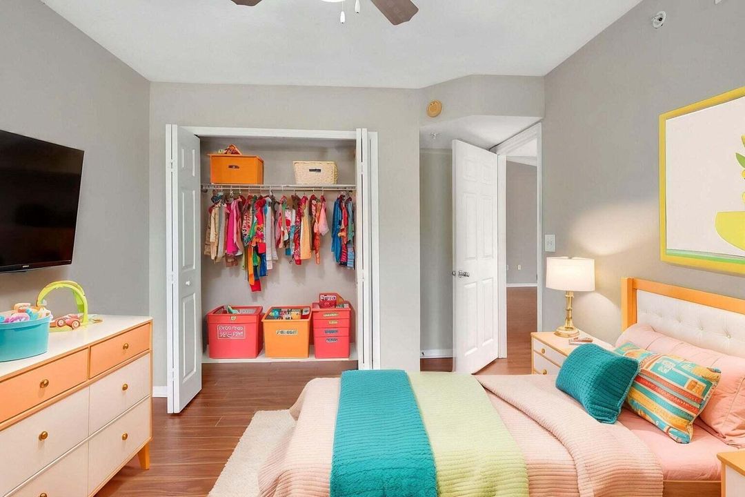 Active With Contract: $2,650 (3 beds, 2 baths, 1238 Square Feet)