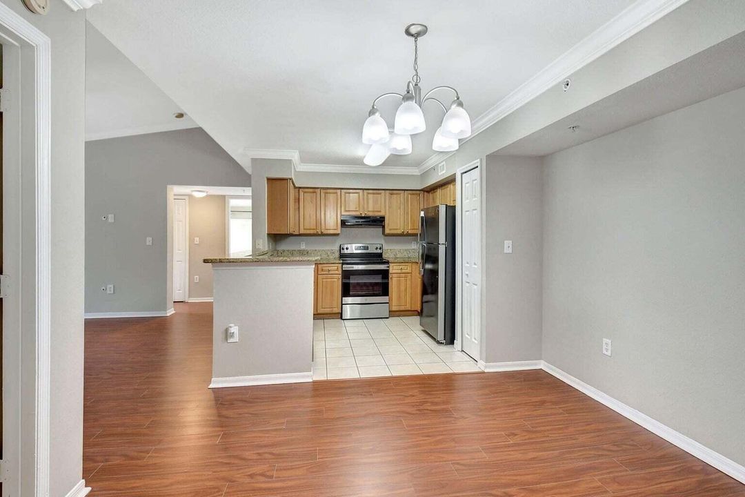 Active With Contract: $2,650 (3 beds, 2 baths, 1238 Square Feet)